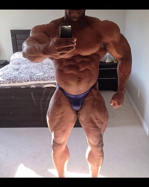 Bedroom Bodybuilder Selfie